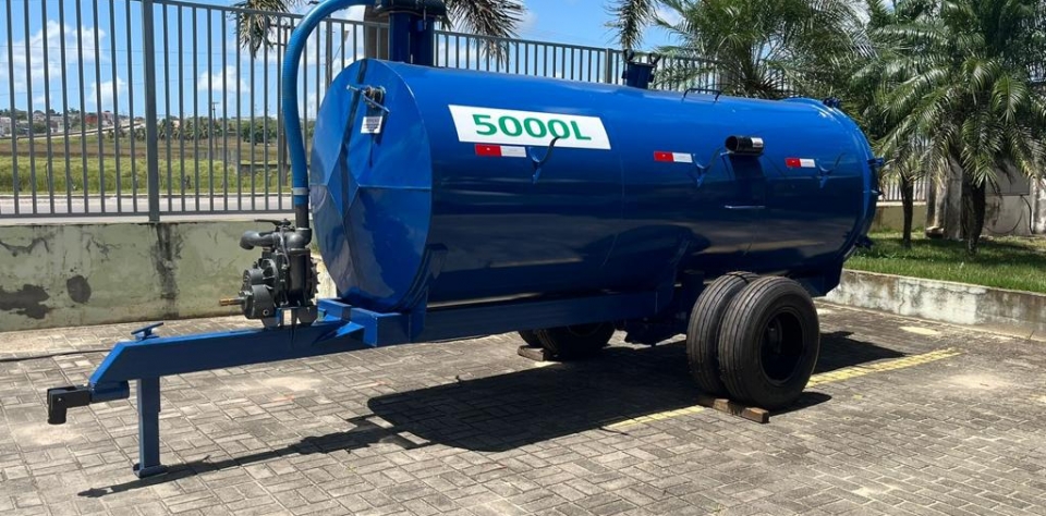 Prefeitura de Goianinha adquire tanque de 5.000 litros para atender demandas de esgotamento de fossa da população