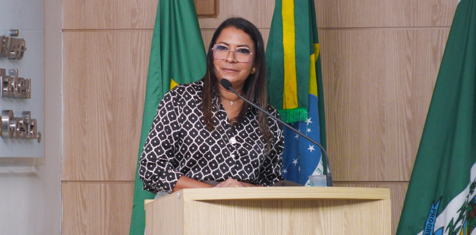 Prefeita Nira Galvão faz leitura da Mensagem Anual do Poder Executivo